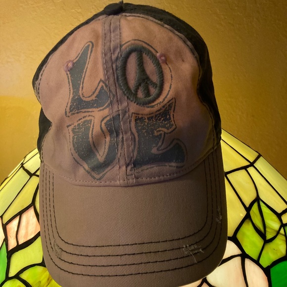 Woman’s baseball cap